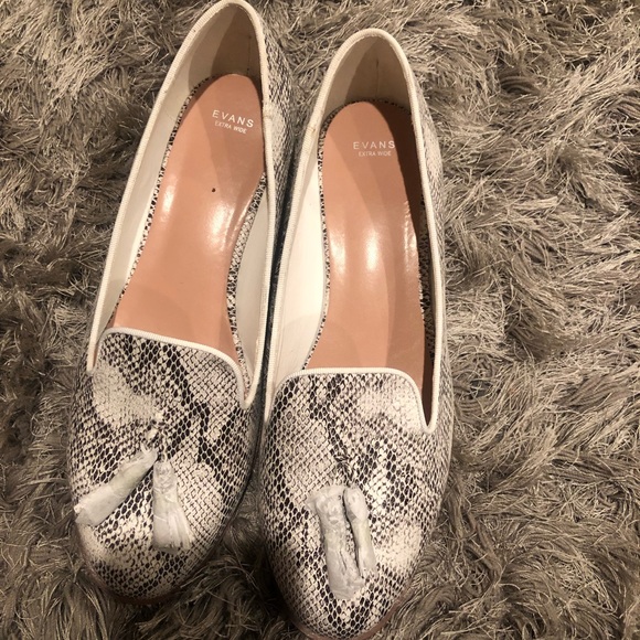 Snake print flats - Picture 3 of 5